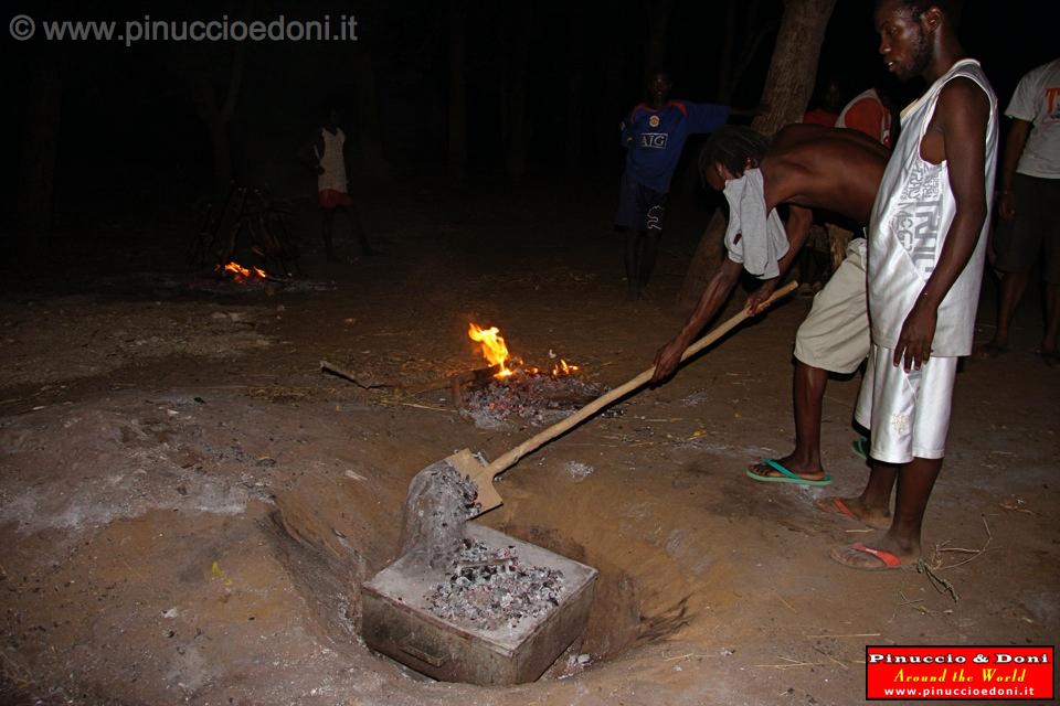 Ethiopia - Turni - Camping site - 20 - Pizza in forno etiope.jpg